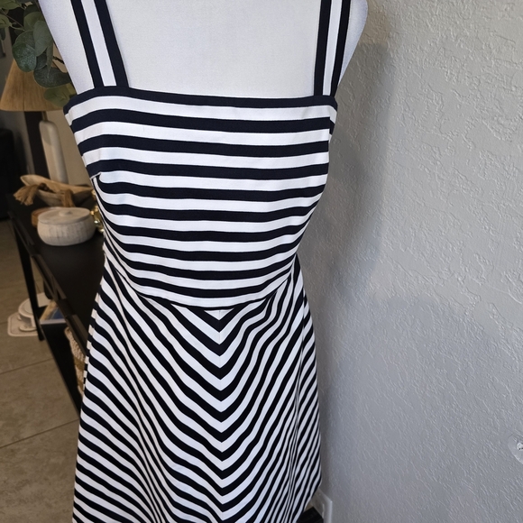 Michael Kors Miter Stripe Ponte Fit And Flare Midi Dress Navy And White Size 8 - Picture 2 of 9